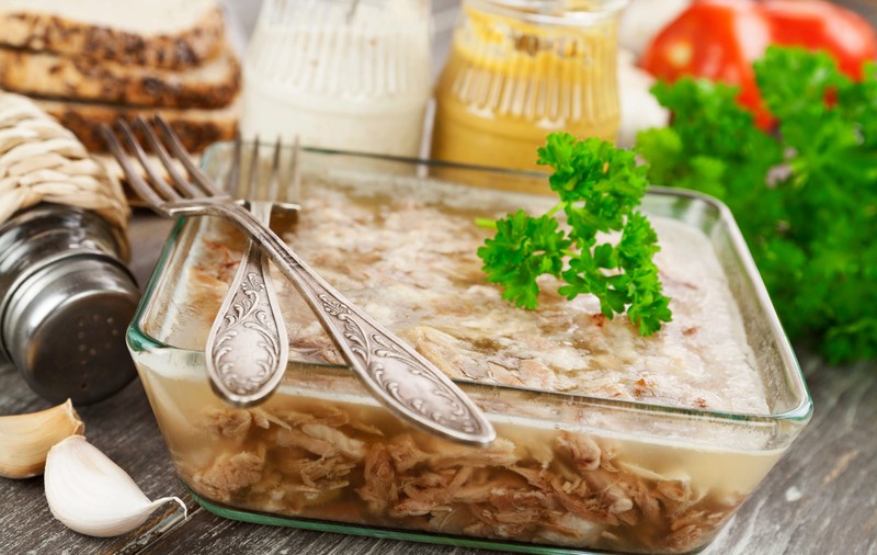 Piftie de porc. Rețete de piftie de porc pentru Crăciun şi Revelion