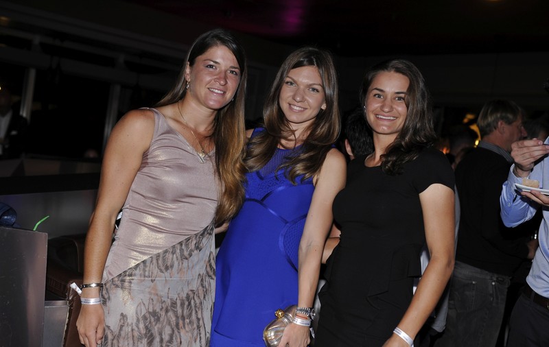 Simona Halep a prins top 10 al celor mai sexy jucătoare de tenis din 2015. Românca este depășită și aici de Serena Williams, liderul clasamentului WTA, și de Maria Șarapova, “coșmarul” ei | GALERIE FOTO