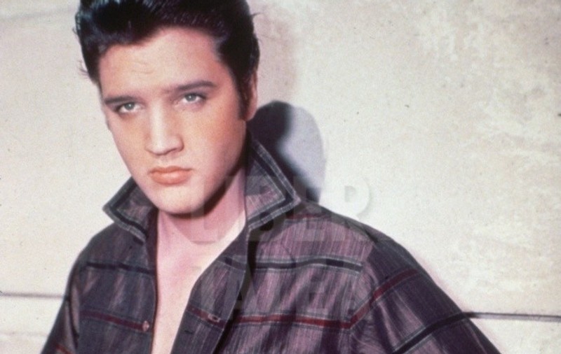 În Statele Unite se lansează expoziţia "Elvis, la 21 de ani"