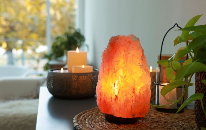 Ce este și cum se folosește lampa de sare. Cât se ține în priză și ce beneficii are