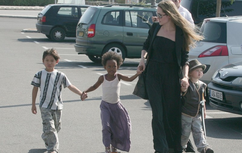 Angelina Jolie nu merge la sală, se menţine având grijă de copii 