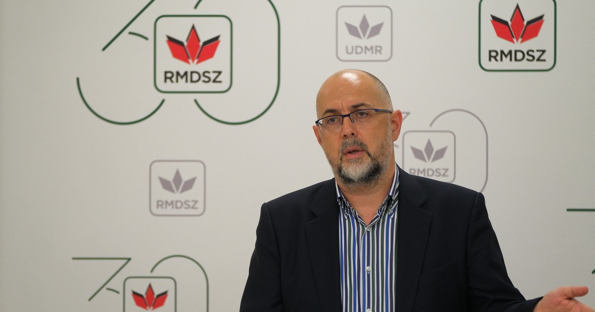 Presedintele Uniunii Democrate a Maghiarilor din Romania (UDMR), Kelemen Hunor, se adreseaza paricipantilor la o conferinta de presa ce are loc la sediul organizatiei UDMR din Cluj-Napoca, vineri, 28 mai 2021. Foto HEPTA / RAUL STEF / MEDIAFAX FOTO