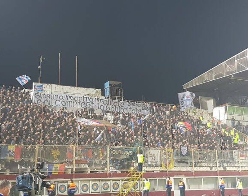 Cele mai tare mesaje afișate la Academia Rapid - CSA Steaua: ”Galeria lu′ Rapid, cea mai membră de partid” | GALERIE FOTO
