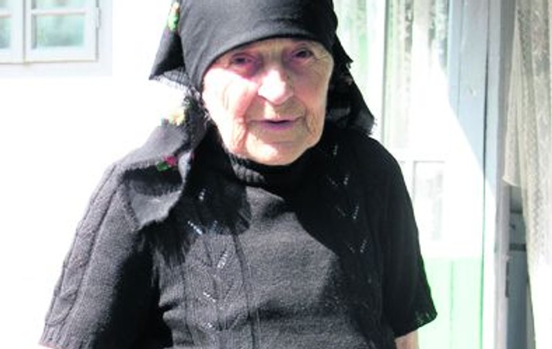 Deşi e bine, sănătoasă, o bătrână a aflat că a murit în anul 1996
