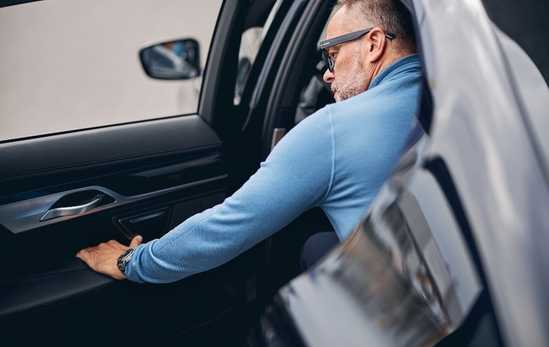 Un șofer a închiriat trei mașini cu care a pretins că face ridesharing, pe care apoi le-a vândut