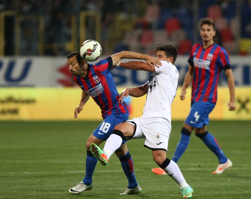 VIDEO & GALERIE FOTO/ Liga I: Steaua - Gaz Metan 3-1. ^ "Dublă" Keşeru. Sânmărtean a înscris  direct din corner. Steaua a urcat pe primul loc