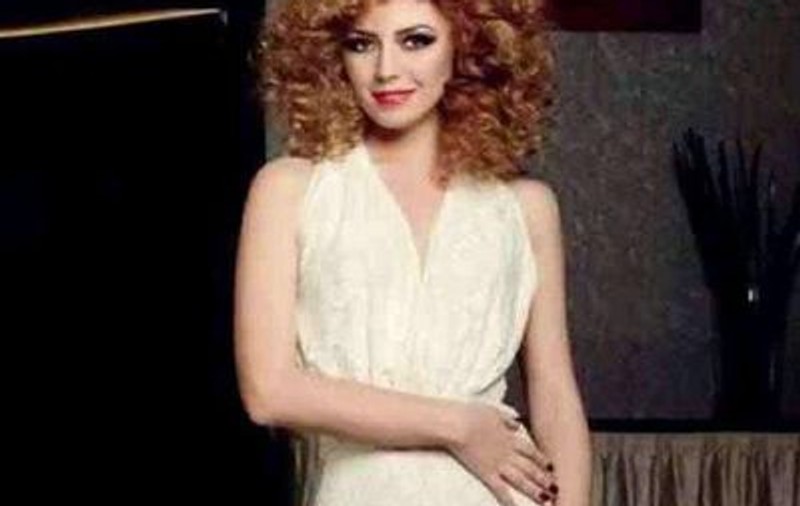 Elena Gheorghe și-a schimbat look-ul. Îți place cum îi stă?