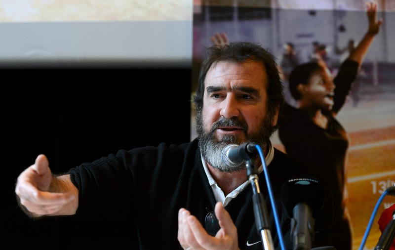 Francezul Eric Cantona se implică în criza refugiaților din Europa și critică marile puteri