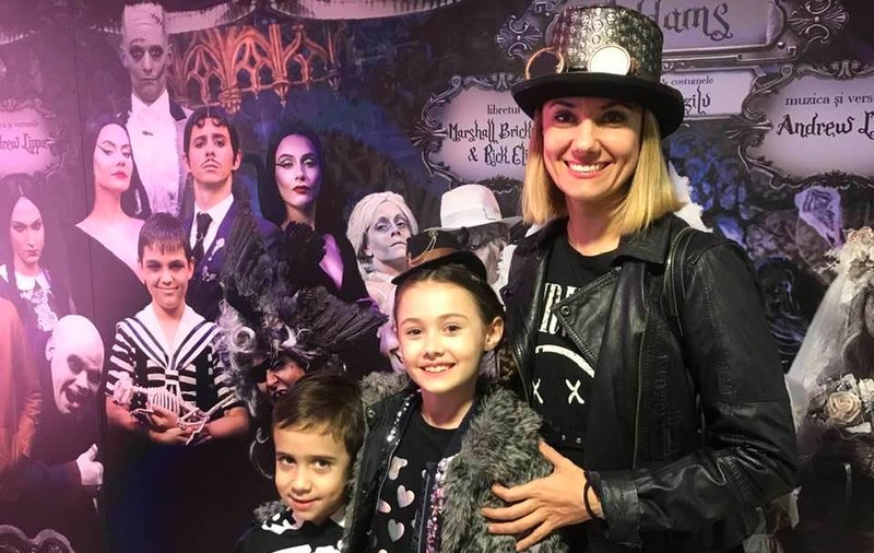 Oana Ioniță și copiii ei dansează alături de cei aflați în izolare. „E un program pentru a nu vă plictisi acasă și a vă menține sănătoși”