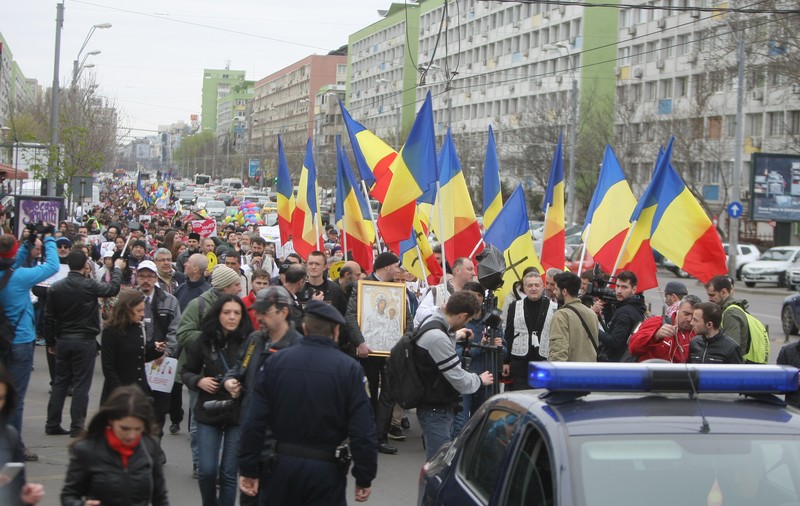 Biserica, în spatele marșului antiavort care l-a avut pe Becali în frunte. Oficial, nu a organizat, doar a sprijinit