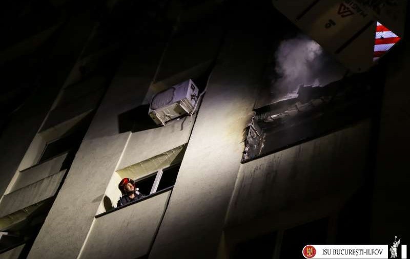 Bărbat intoxicat cu fum într-un incendiu la un bloc din Pantelimon
