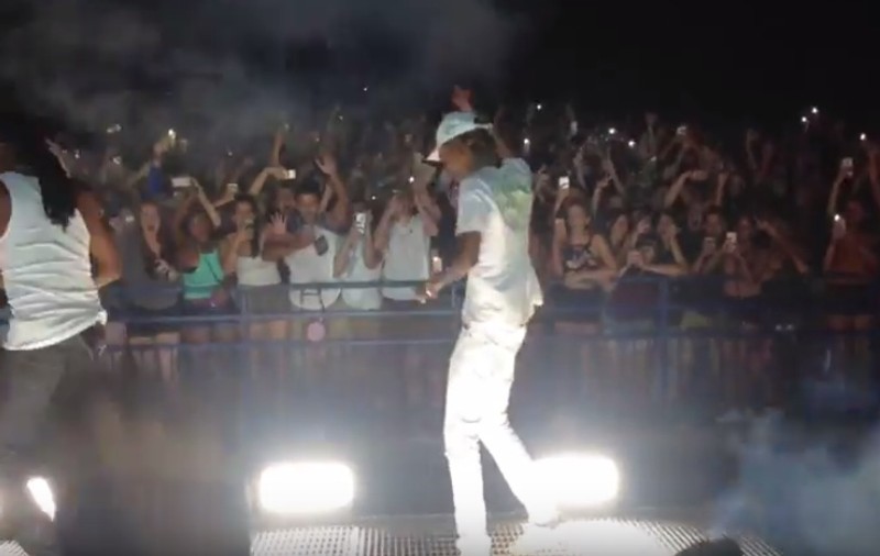 Panică la un concert Snoop Dogg şi Wiz Khalifa. 42 de fani răniți, după ce un gard s-a prăbușit peste ei | VIDEO