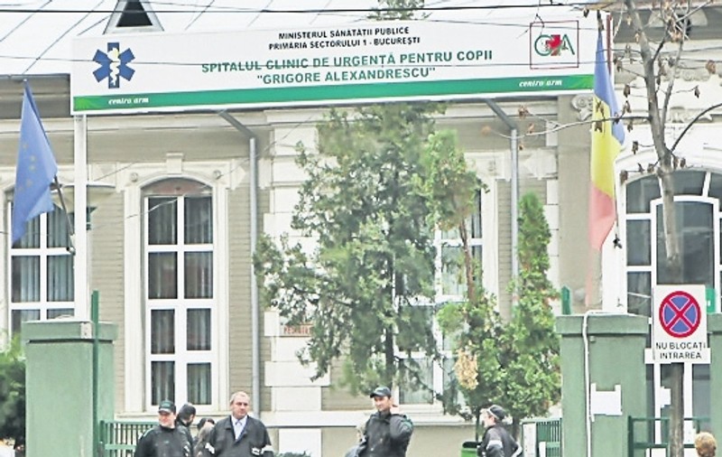 Copil în comă în urma unei operaţii