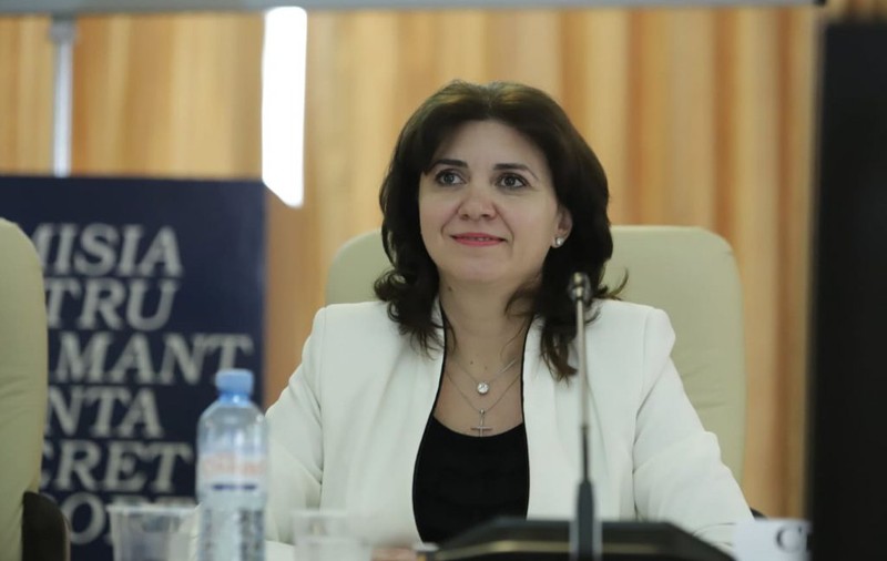 Monica Anisie spune că elevii claselor a VIII-a şi a XII-a vor face lecții online, dar că va fi și o emisiune la TVR