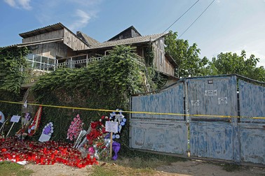 Imagine cu casa lui Gh. Dinca, vazuta din Calea Craiovei