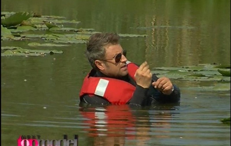 Foto | Cătălin Botezatu, atacat de lipitori în timpul unei ședințe foto