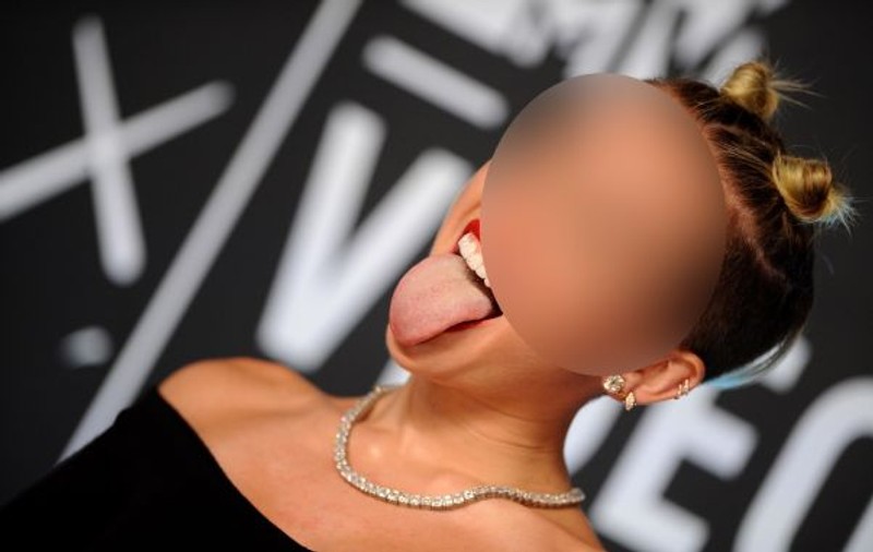 SHOW SCANDALOS! ÎN CE HAL A POZAT ŞI A DANSAT UNA DINTRE CELE MAI ÎNDRĂGITE VEDETE! | FOTOVIDEO