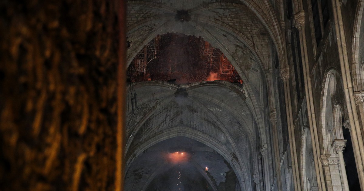 Coroana de spini și alte relicve importante salvate din Catedrala Notre Dame din Paris