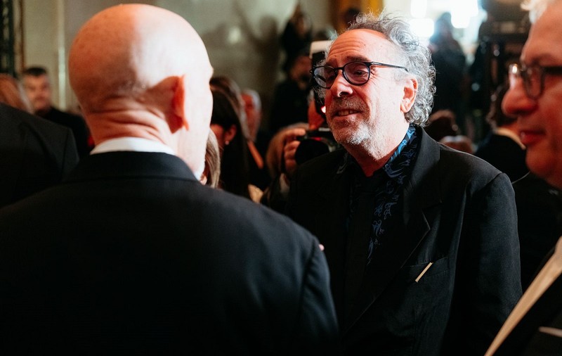 Tim Burton, invitat special la premiera filmului „Cravata Galbenă”. Declarațiile regizorului: „Voi avea mereu o legătură romantică cu România”
