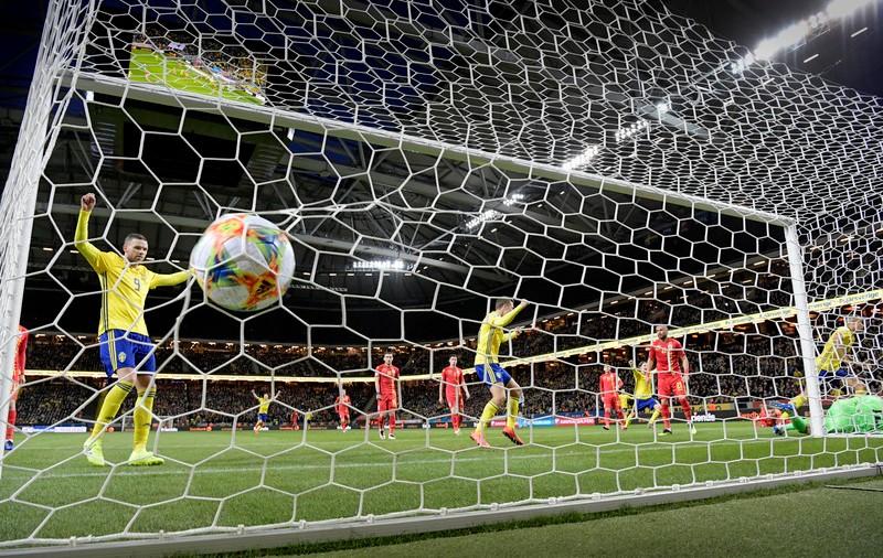 Campionatul de fotbal al României se suspendă cel puțin pe perioada stării de urgență