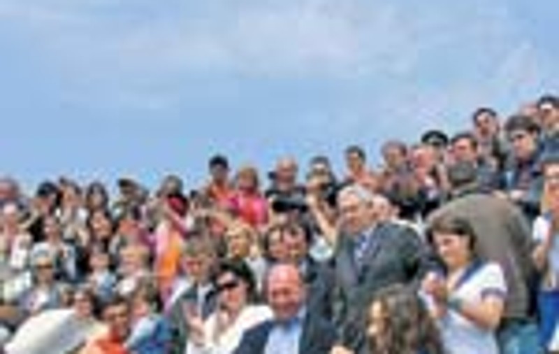 Basescu a dat mana cu Popeye Marinarul 