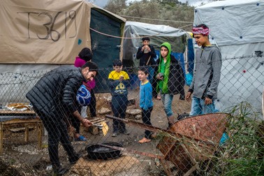 În Tabăra Moria de pe insula Lesbos, aproape jumătate dintre refugiați sunt minori