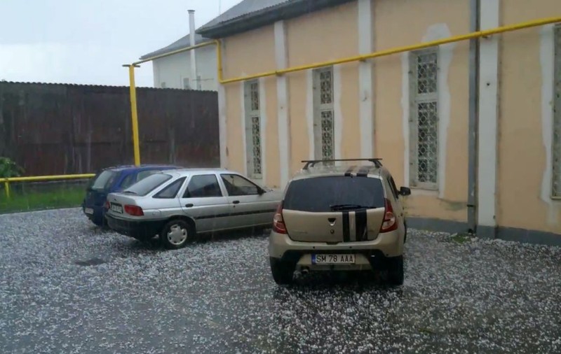 Prăpăd la Satu Mare! Furtună cu grindină de mărimea unui ou | VIDEO