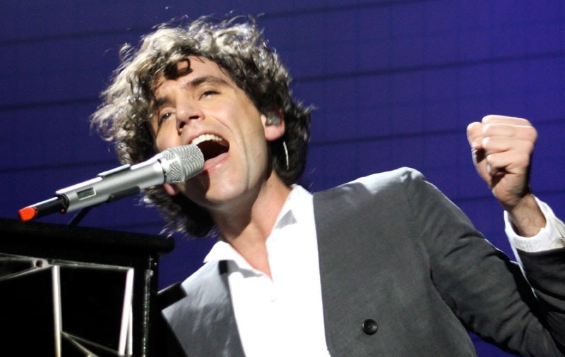 Mika va concerta gratis pe plaja din Mamaia