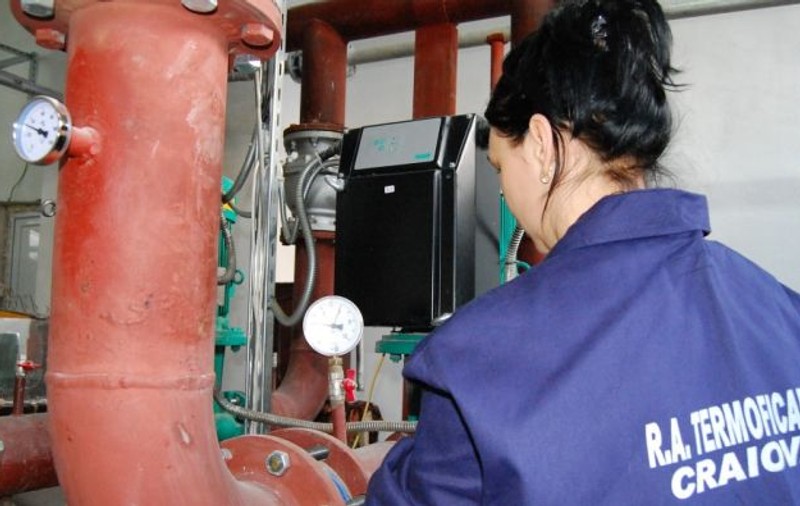 FOTO/ Peste 200.000 de craioveni nu au căldură în apartamente după ce un cazan al CE Oltenia a crăpat din nou. Spitalele și școlile vor fi încălzite cu calorifere electrice sau cu aparate de aer condiționat