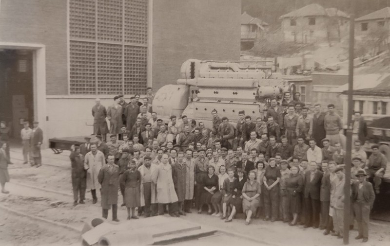 Istoria unei fotografii: motorul de la Reșița ca sinteză a modernizării și demodernizării României