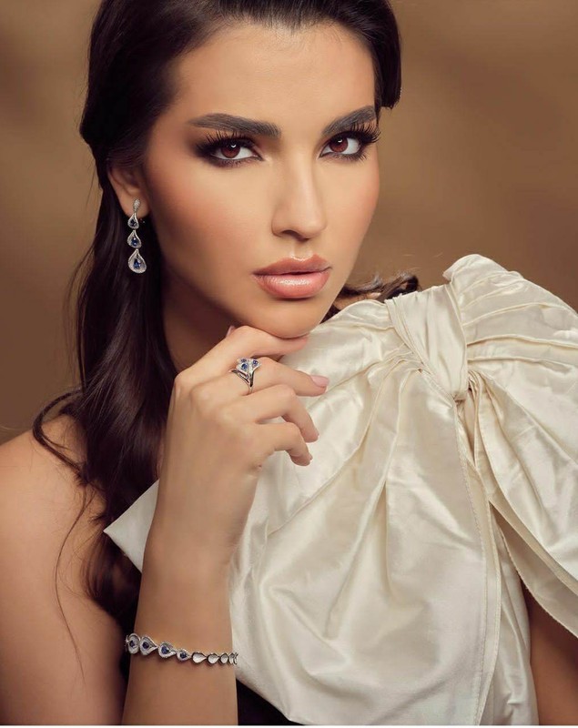 Cu ce se ocupă Sandra Mutu. În vârstă de 30 de ani, soția lui Adrian Mutu n-a renunțat la meseria ei din adolescență