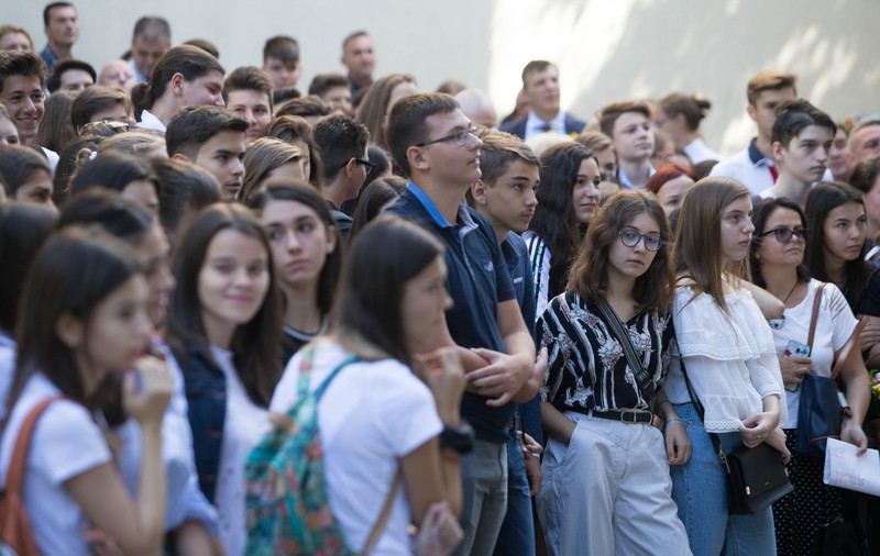 ANALIZĂ | Dezastrul nevăzut din școli. Peste 50.000 de elevi s-au pierdut în statistici din clasa a IX-a până într-a XII-a. Expert: „Mulți pleacă din țară”