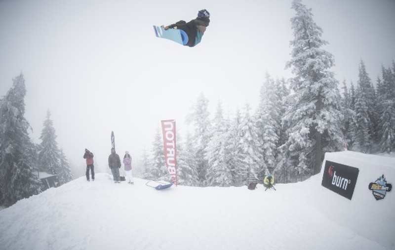Cum au uitat secuii din Harghita de meciul Ungaria - România? Au stat cu ochii pe snowboard! 