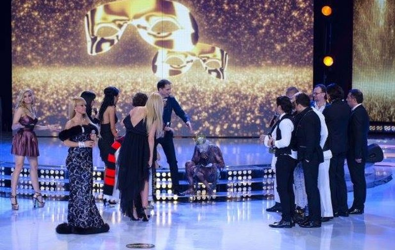 De REVELION, Antena 1 A BĂTUT, "LA DUBLU", Pro TV. Maneaua, MAI TARE ca valsul