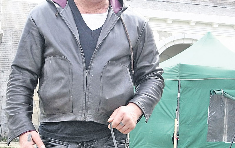 Mickey Rourke s-a făcut de râs în România: vezi în ce hal arată unghiile lui | EXCLUSIV