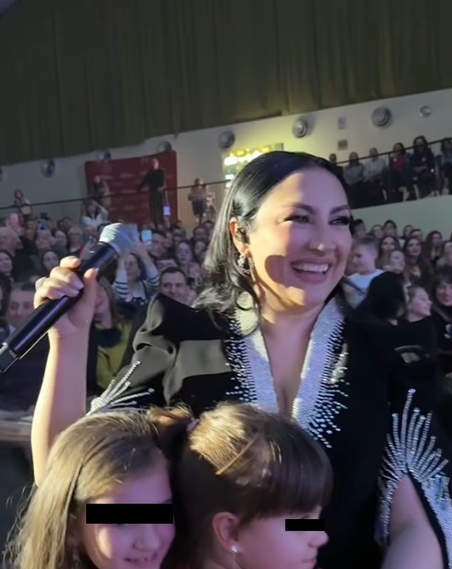Ce s-a întâmplat la concertul Andrei din Bacău, când artista a coborât de pe scenă: „Când vrei să cânți cu oamenii din public”