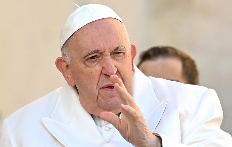 Papa Francisc, internat pentru „o infecţie respiratorie”. Vaticanul: „Va rămâne spitalizat câteva zile”