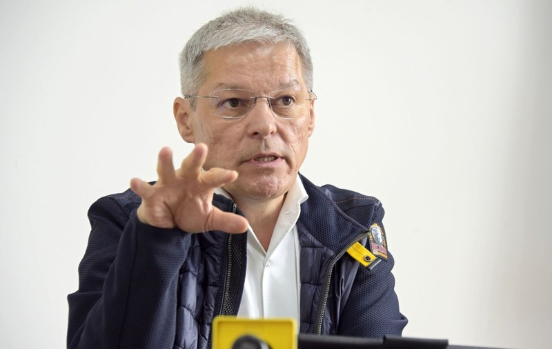 Dacian Cioloș, prima reacție după ce a fost refuzat de un taximetrist la Aeroportul Otopeni: „Blocați de o regulă absurd de strictă”