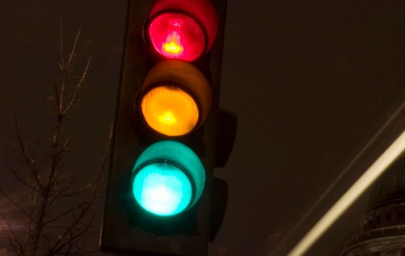 Lovit pe trecerea de pietoni pentru că trecea pe roşu