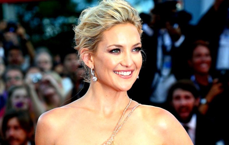 FOTO | Cum arată Kate Hudson gravidă în luna a noua. Actrița de 39 de ani va naște o fetiță