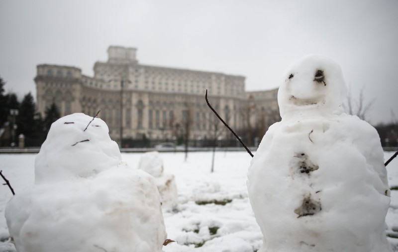 Schimbare radicală de vreme în această seară în București. Temperatura scade cu 16 grade în doar câteva ore și vine zăpada