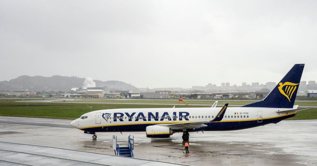 O aeronavă Ryannair care efectua o cursă Bruxelles - București a fost nevoită să aterizeze de urgență la Budapesta. Foto ilustrativă: EPA