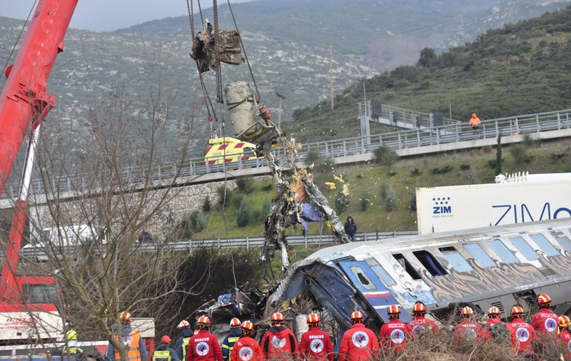 Percheziții în gara din Larissa după tragedia feroviară din Grecia