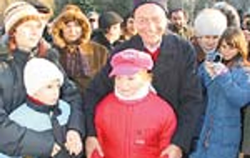 Basescu ar retrage trupele din Irak daca romanii i-ar cere-o