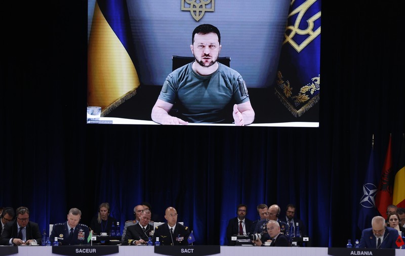 Zelenski, la summitul NATO: Rusia poartă un război pentru „a dicta viitoarea ordine mondială”