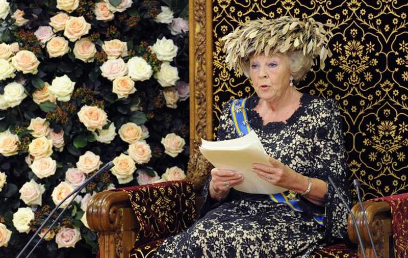 Regina Beatrix a Olandei VA ABDICA în aprilie! Vezi care-i sunt MOTIVELE!
