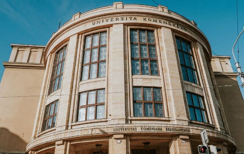 Angajații spionau cum se dezbrăcau studentele de la cea mai mare universitate din Slovacia: „Se vedea totul în detaliu. Când era ceva interesant, imaginea era mărită”