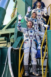 Echipajul rus format din Oleg Artemiev, Denis Matveyev și Sergey Korsakov foto: EPA