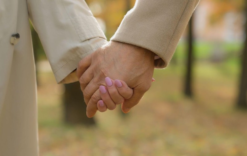 Un primar și-a dat demisia după 53 de ani de mandat, ca să aibă grijă de soția sa bolnavă