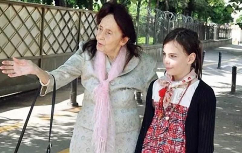 Obiceiul Adrianei Iliescu: „Dacă aveam bani, mergeam la o terasă”. Și pe Eliza, fiica ei, a învățat-o așa